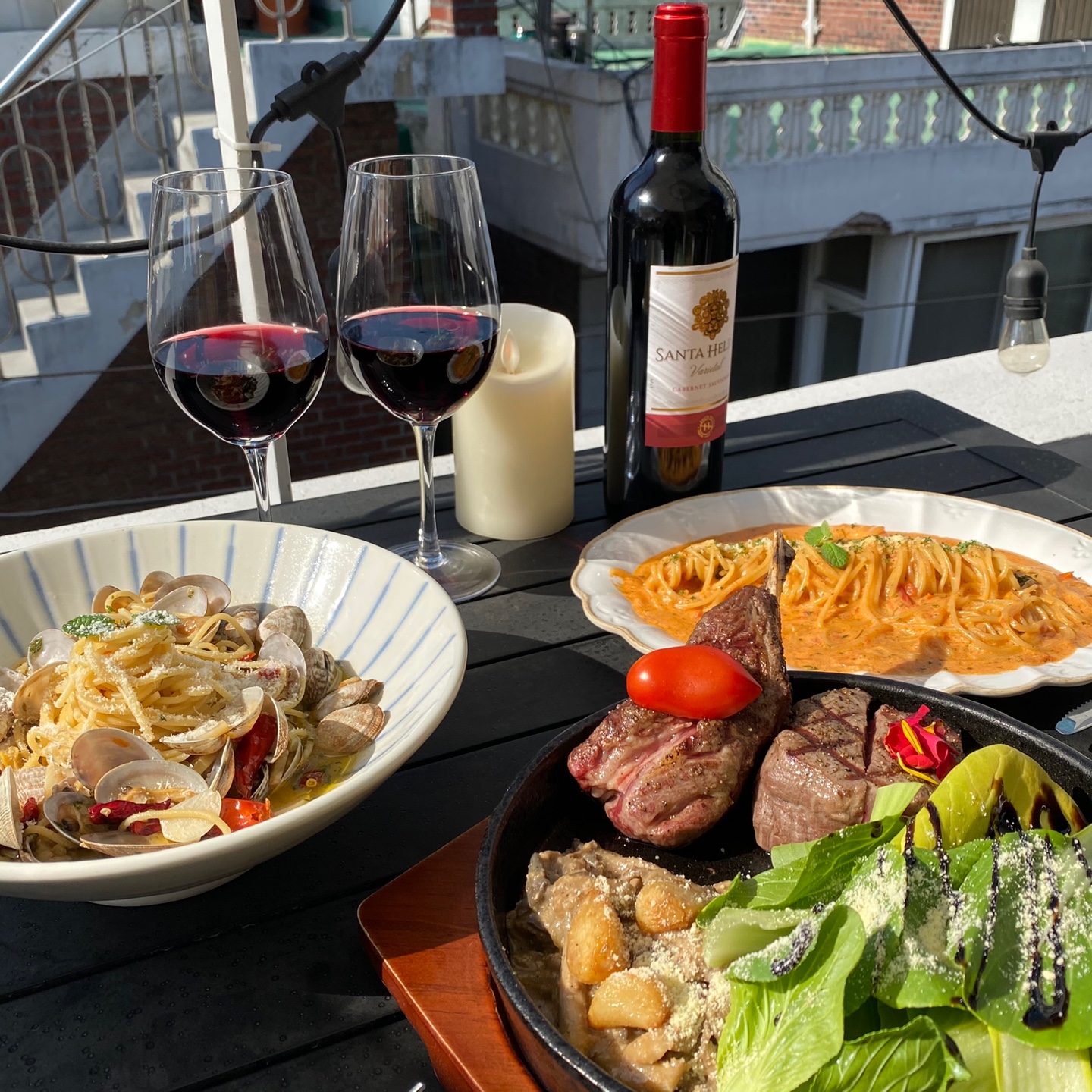 モダンなダイニングルームとカクテルバーのGood God Restaurant Seongsu