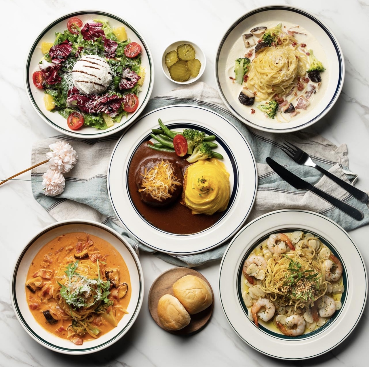 Alley Kitchen cozy Italian plates with pasta and steak