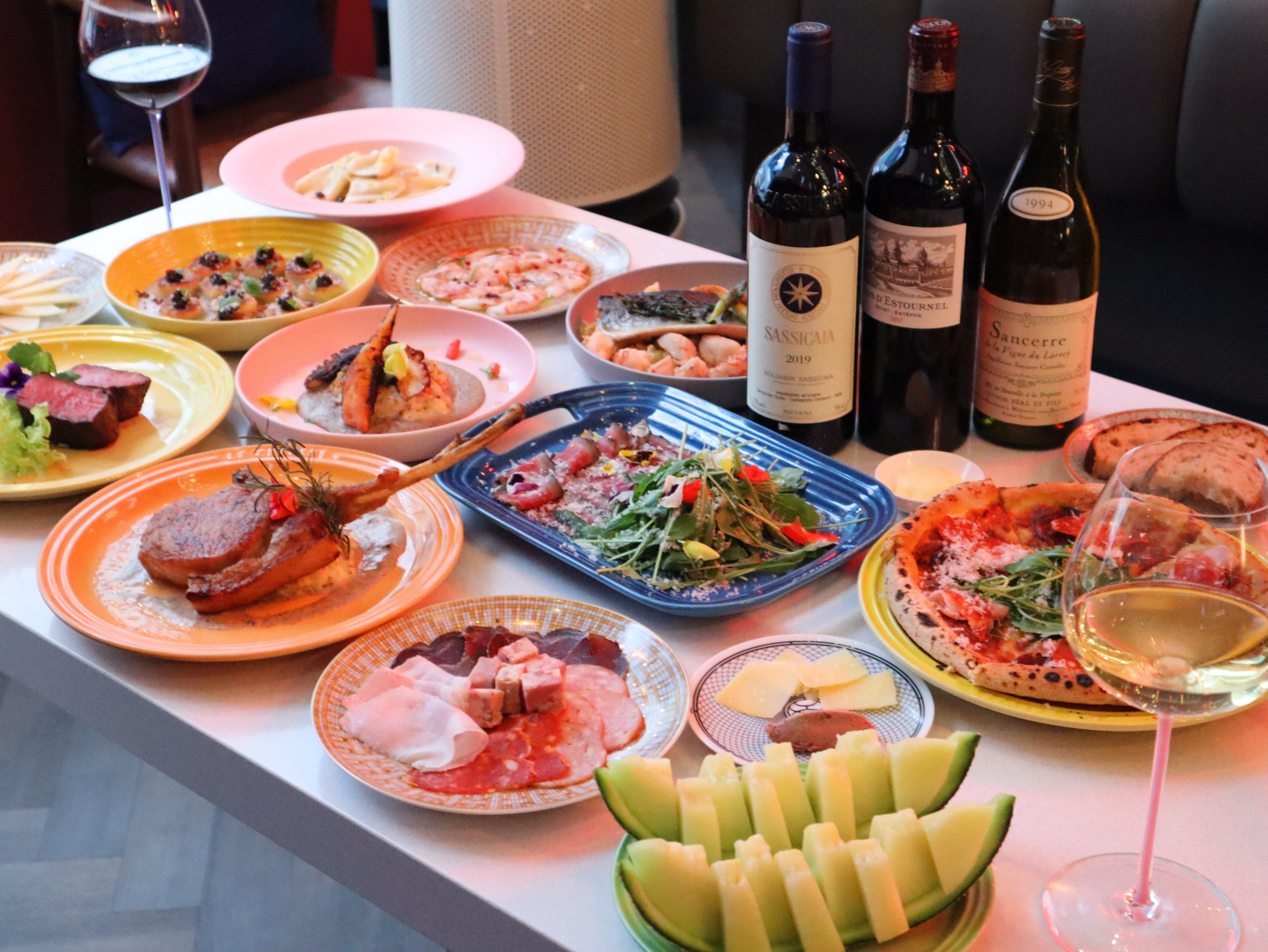 Merlot酒墙，意面和土豆团