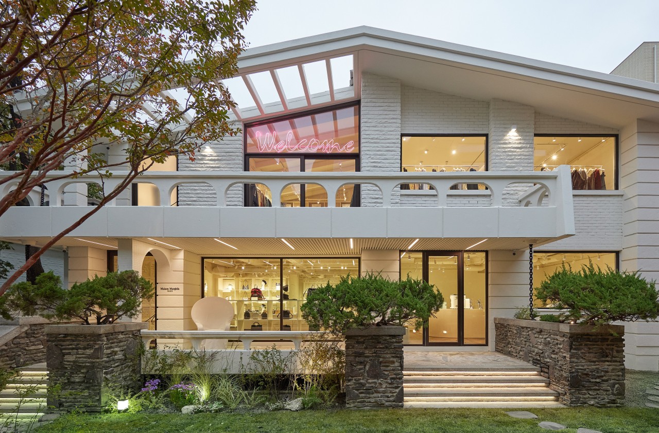 Maison Margiela Cafe極簡內裝與咖啡