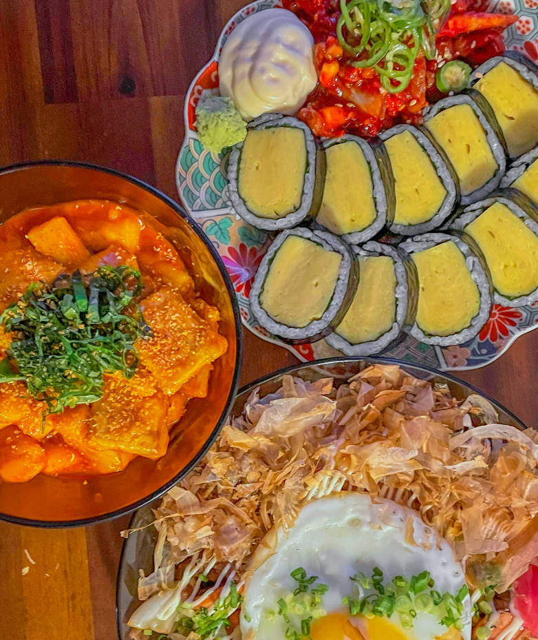 Hi酒吧木洞店，輕食與各類酒瓶