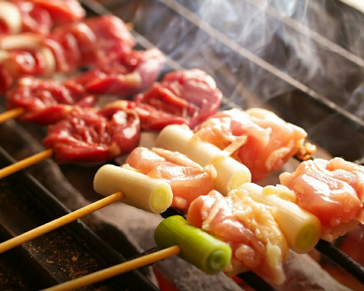 Gou 清潭店溫馨居酒屋中的炭火串燒