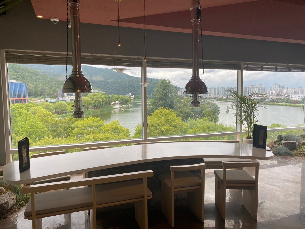 Hwaro 38 Suseongmot 韩牛烤肉及湖景