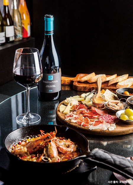 Camino de Namyeong hand-carved Spanish ham with wine