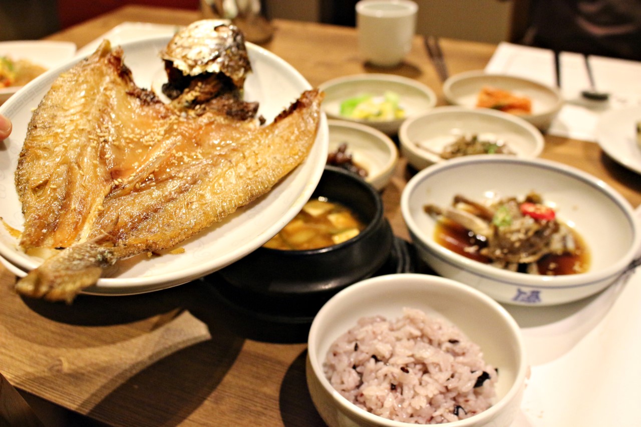 Korean set dining spread at Seoriwon Gongdeok