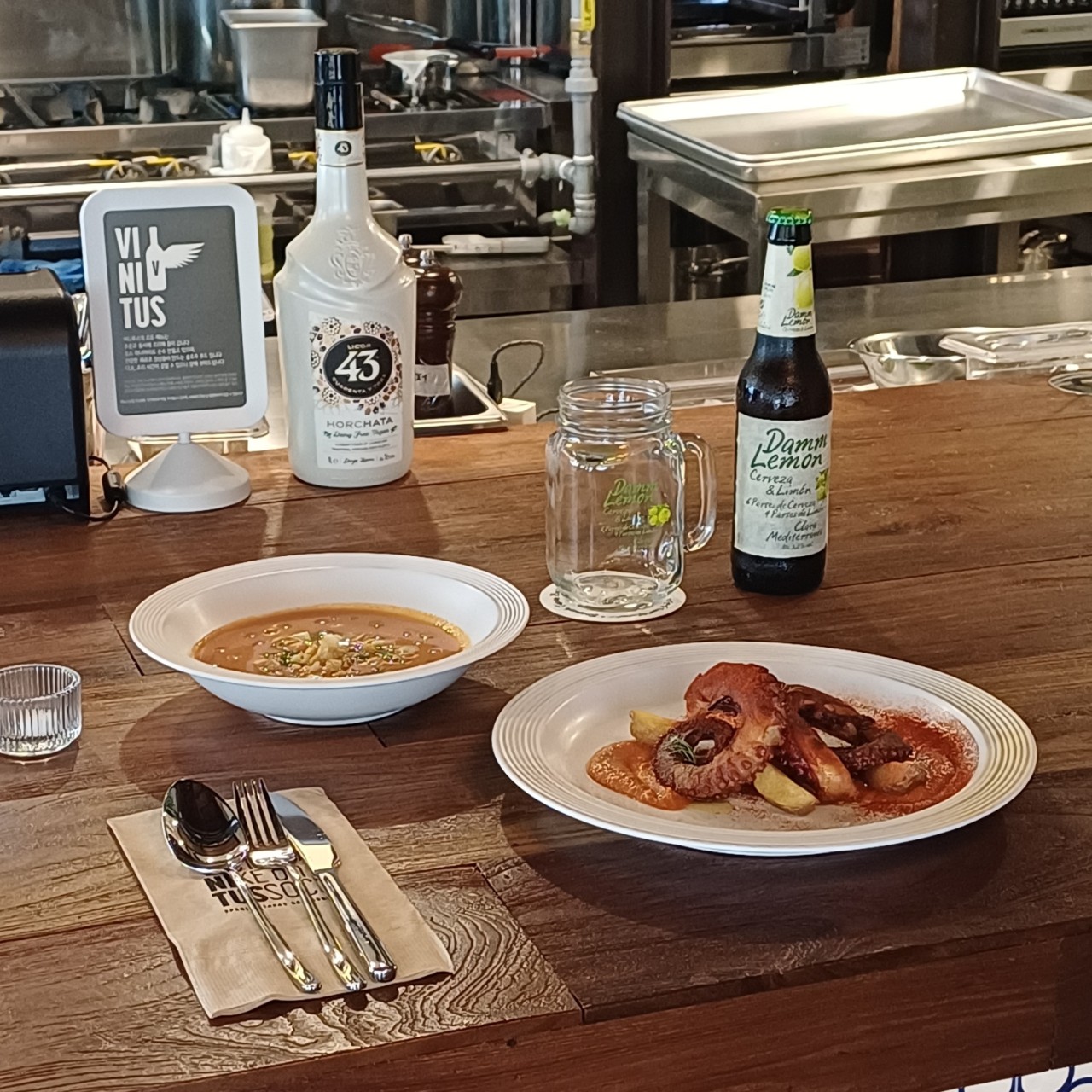 VINITUS tapas and bar near Sin-yongsan railway view