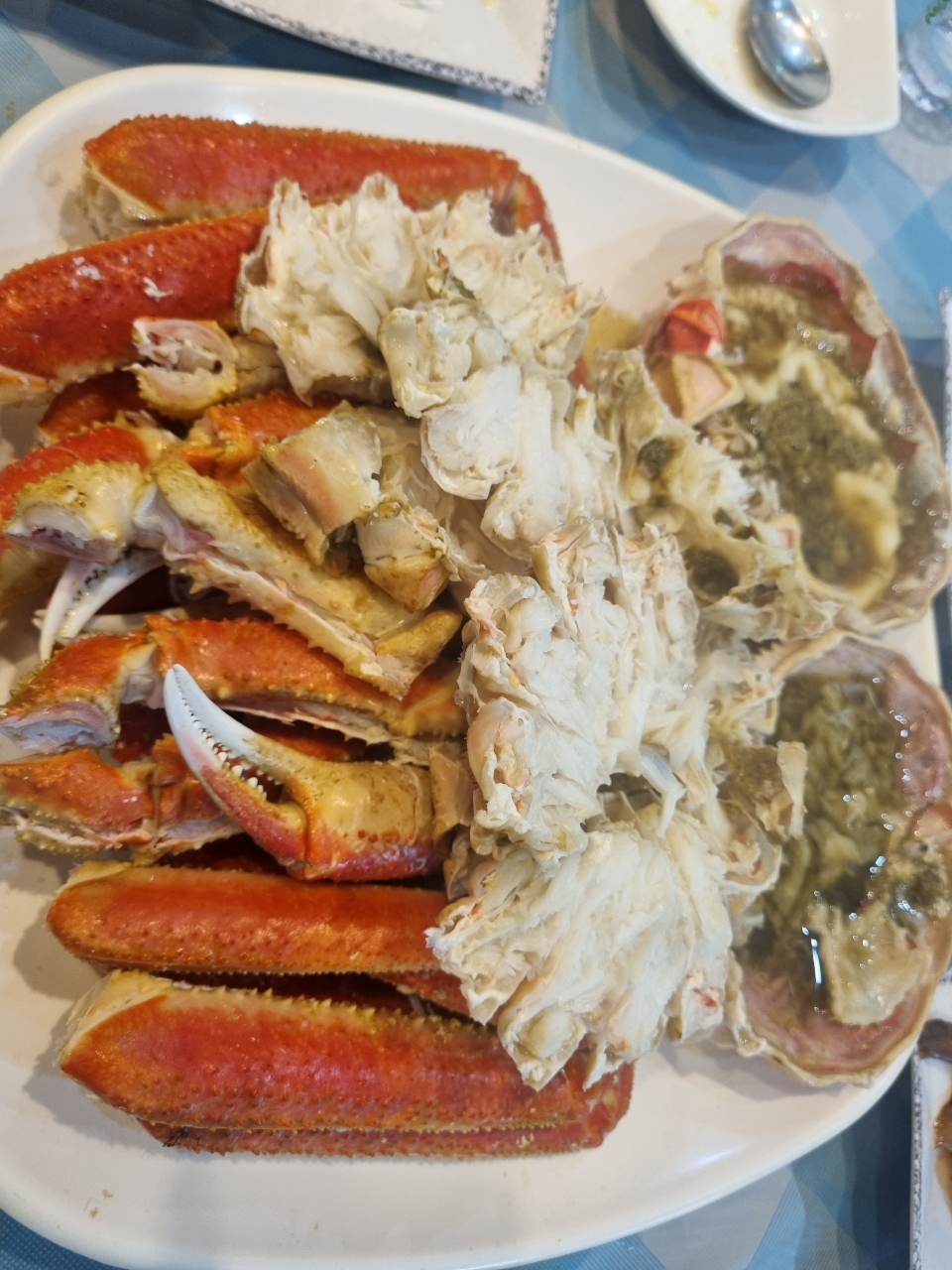 King crab and lobster feast laid out at Kingcrab Susan Sindang