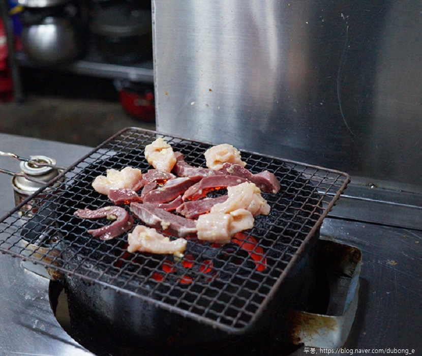 札嘎其的Baekhwa牛肠炭火烤炉
