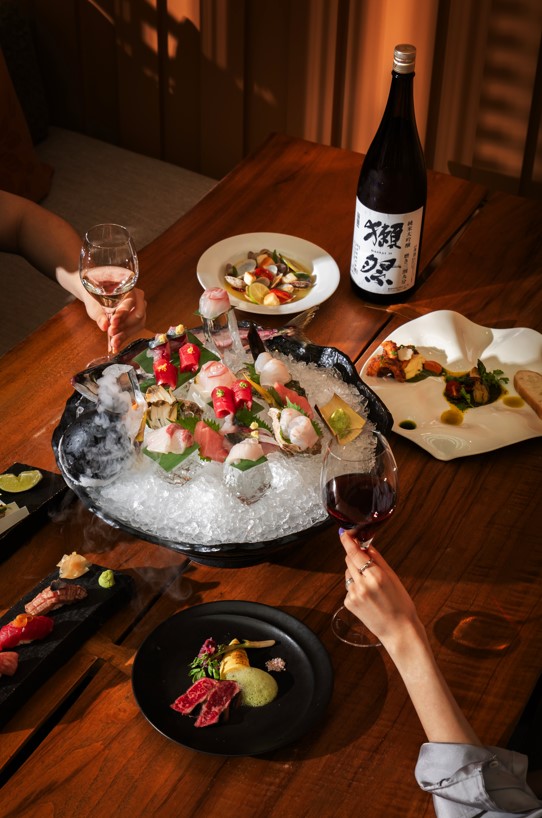 フォーシーズンズ ソウルのAkira Back近代的な和食ダイニングルーム