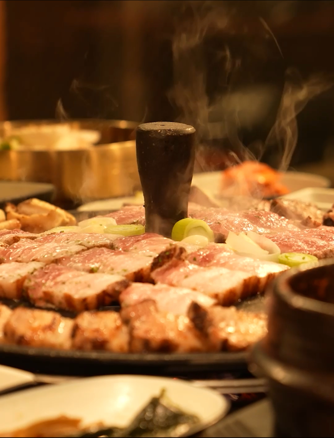 Old Mansion hanok-style pork grill with pot lid in Jeonpo