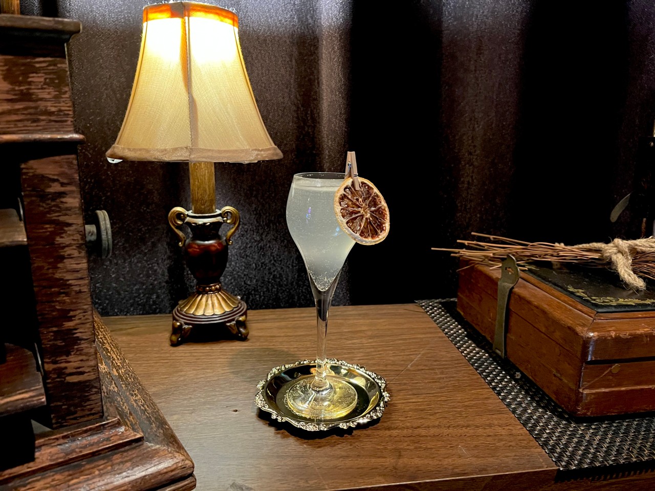 Muse On 復古黑膠酒吧搭配紅酒與雞尾酒