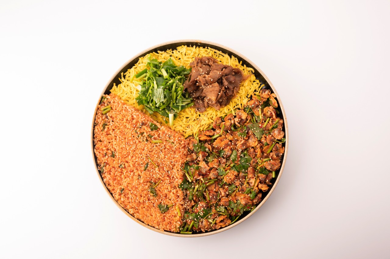 Jomangan Eulwang cockles and beef tartare with ocean view