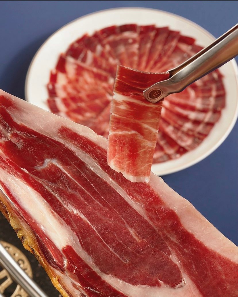 Table Hana candlelit European bistro plating