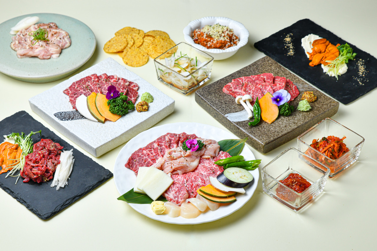 Ultimate Beef Mat CAB flower galbi on grill