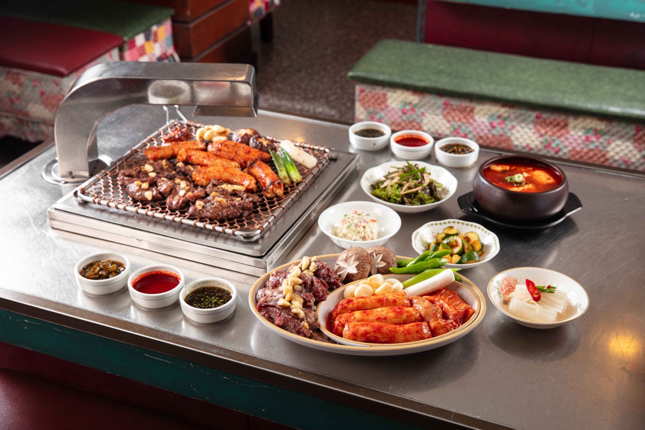 Segwang Yangdaechang grill of beef intestines at night