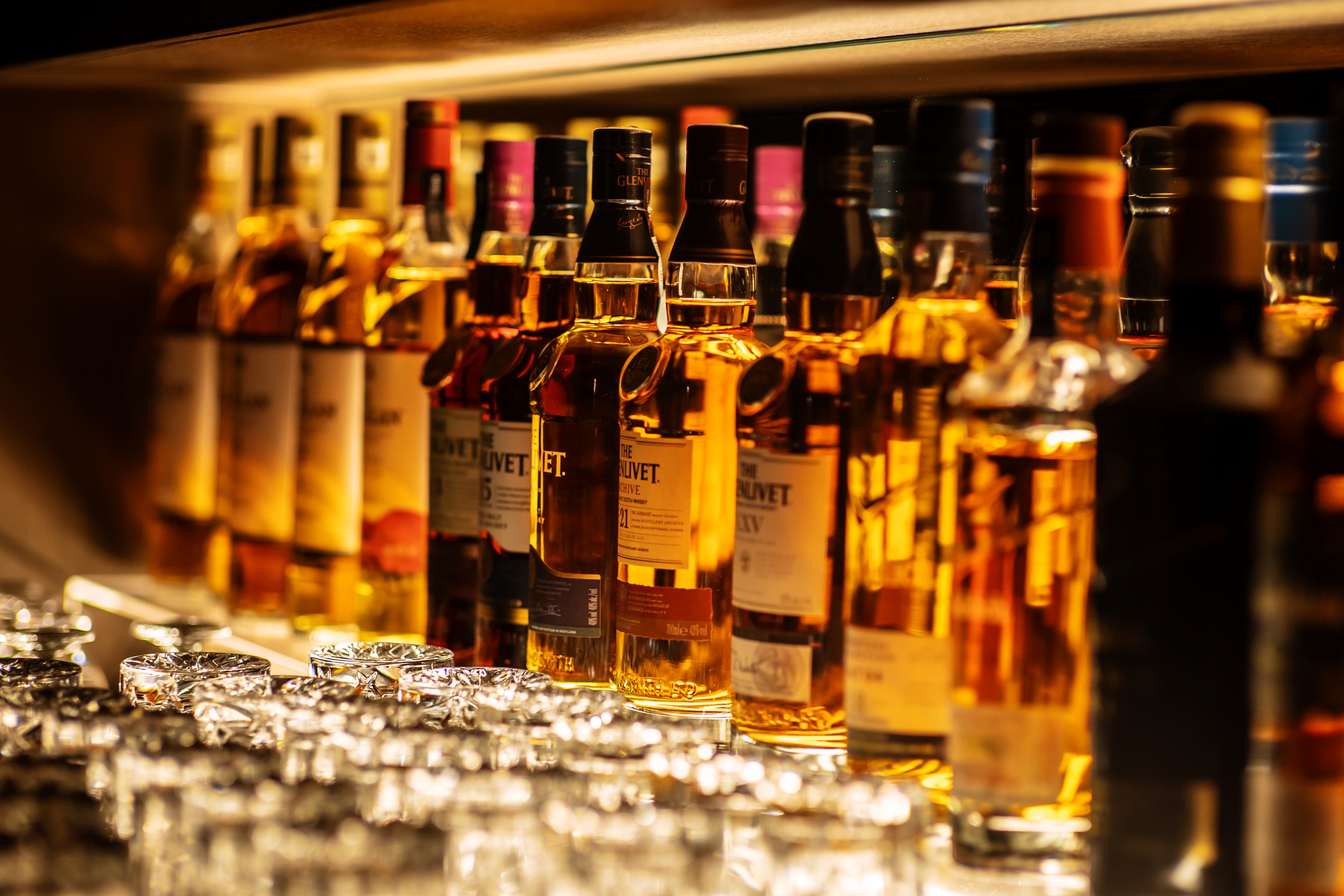 Bar Dusk Jamsilbangi dimly lit whiskey bar with vinyl jazz atmosphere