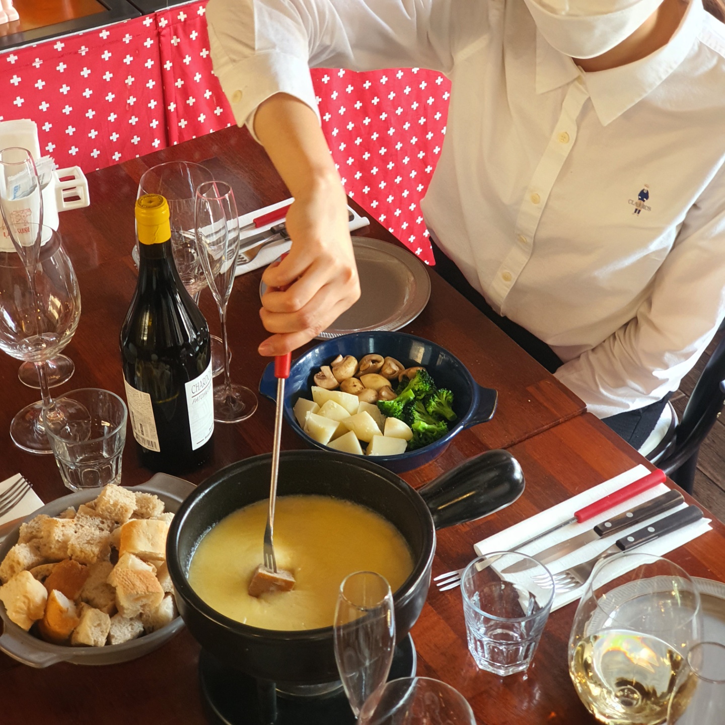 La SUISSE Swiss chef and sommelier run European dining in Seochon