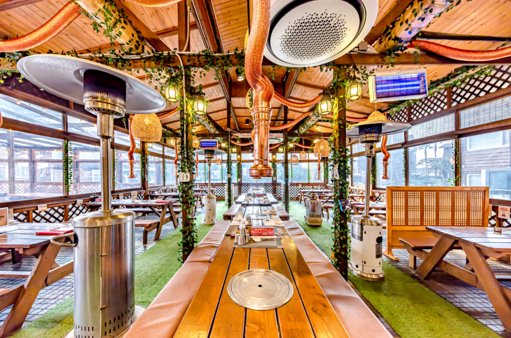 Dyne Live Garden ステージと海辺のグリルテーブル