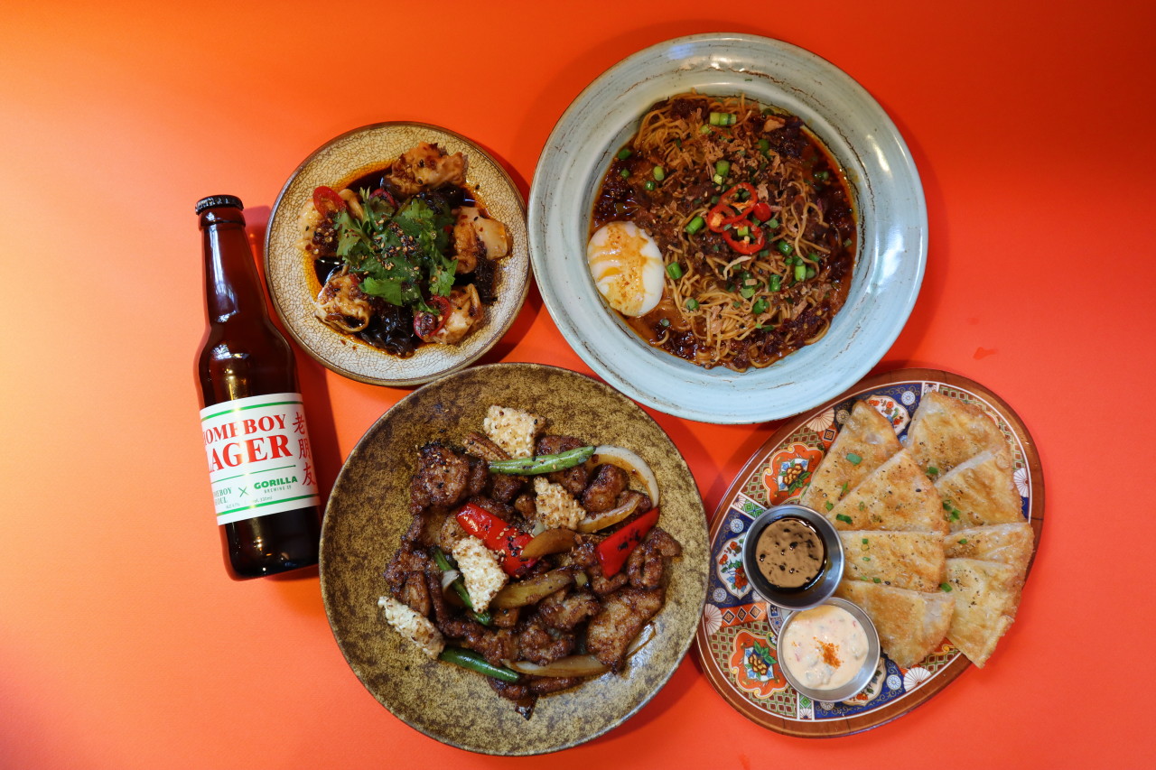 홈보이서울 アメリカン中華の定番料理、居心地良い西村の店内