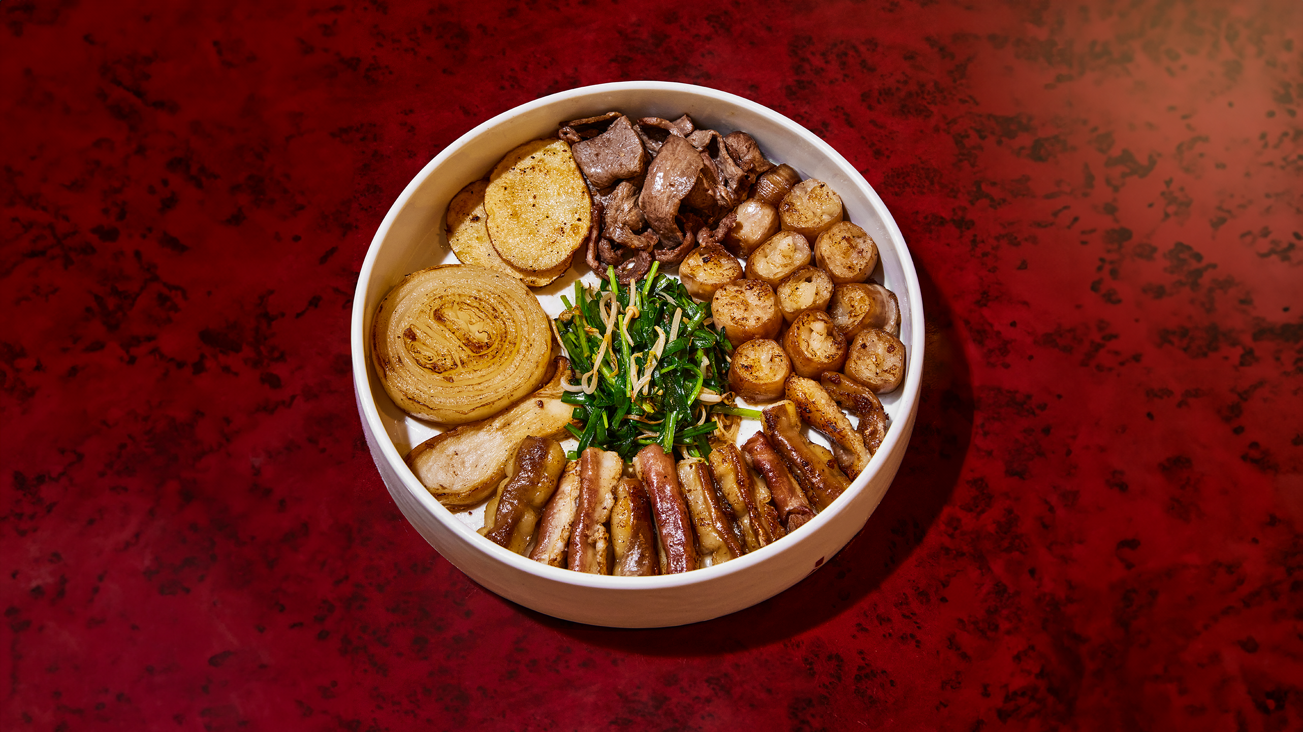 Soinsu Seoul肠胃及厚切牛舌在时尚的成树区餐厅内烤制