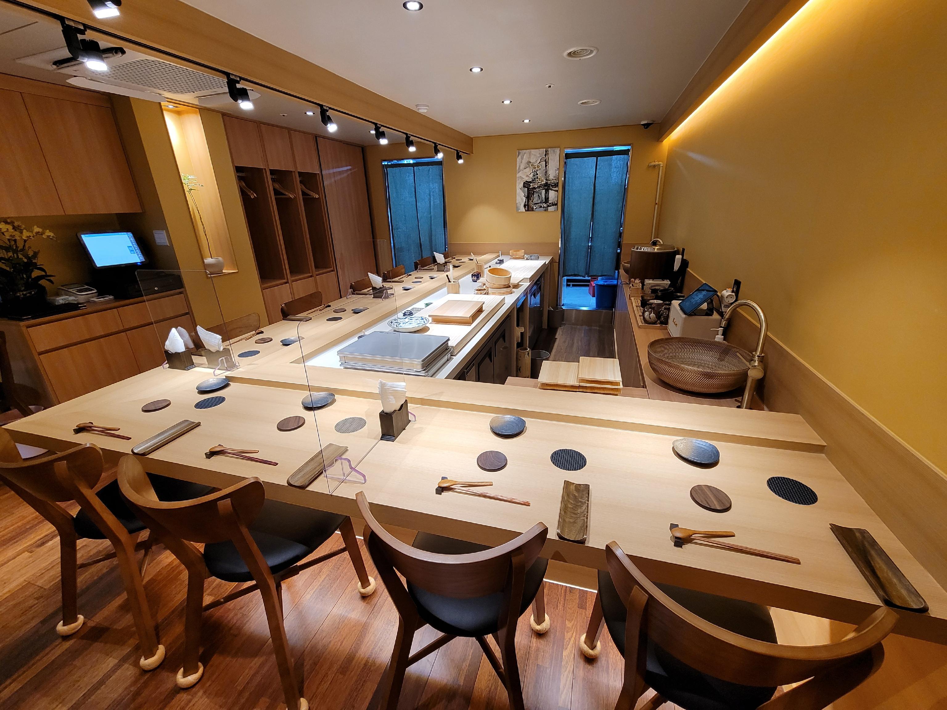 壽司大井鮟鱇魚肝最中搭配芒果威士忌果凍