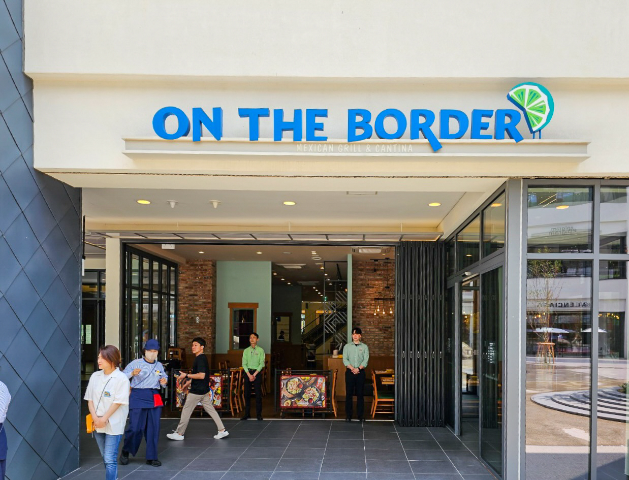 オン ザ ボーダー 大田 タコスとマルガリータのテーブル