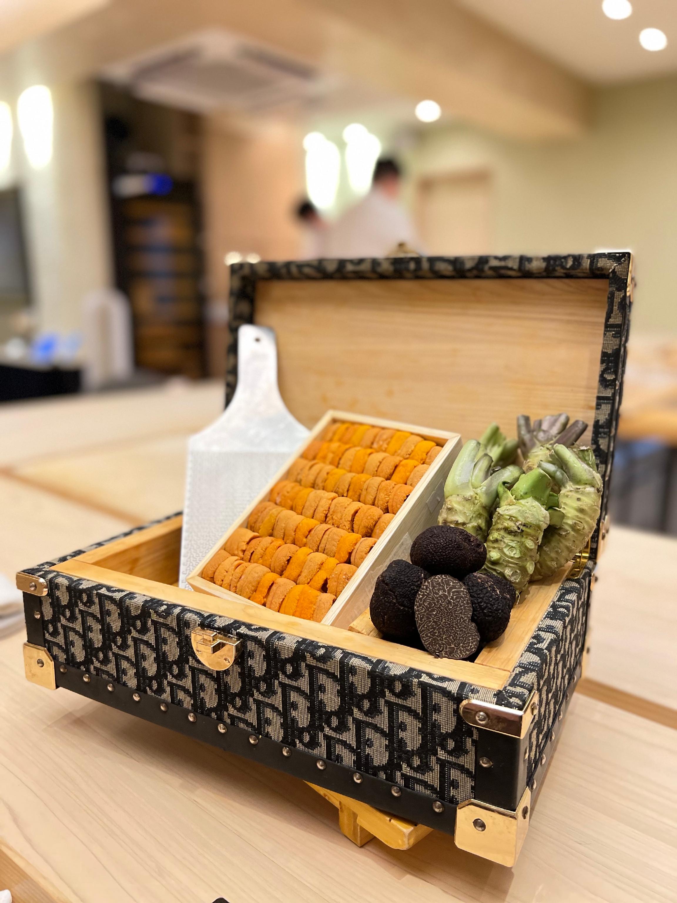 The nine club sushi counter with warm service