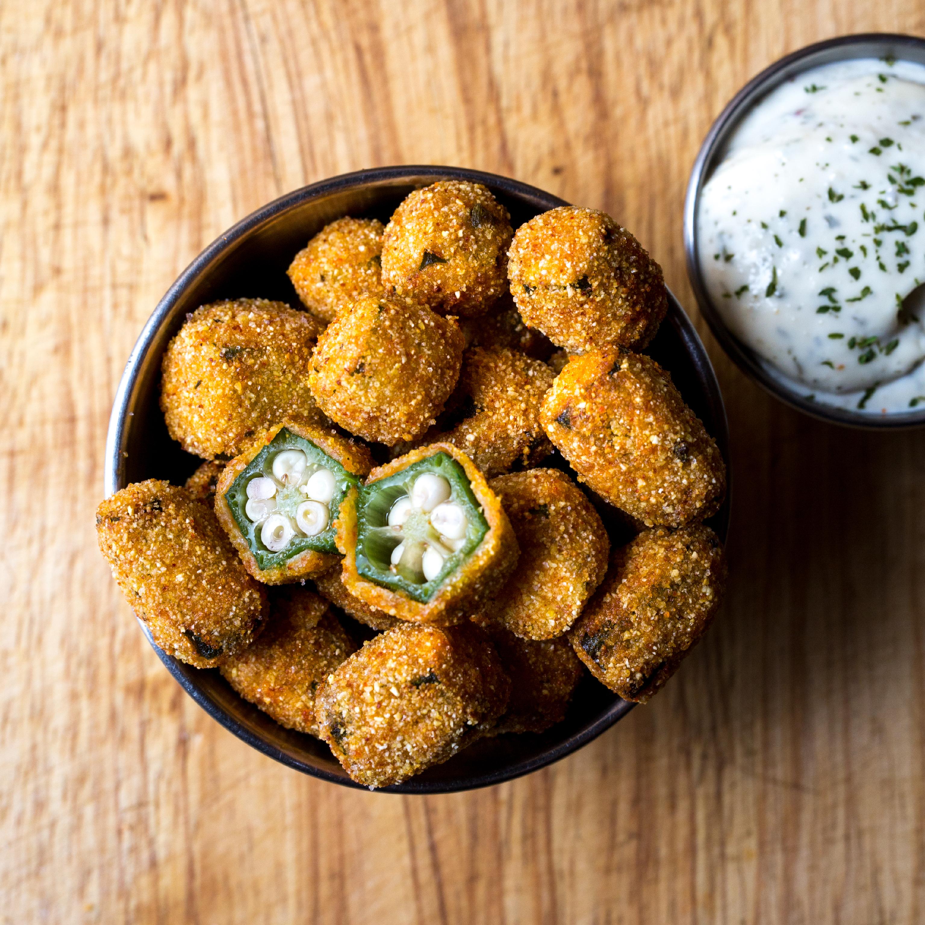 LINUS' BBQ platter with sauces and sides in Itaewon