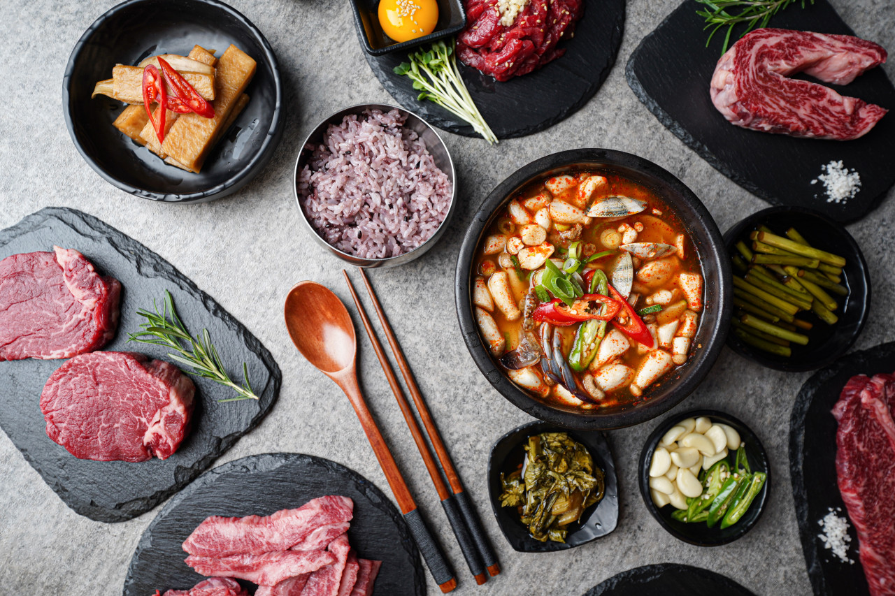 하누소的高性价比韩牛特色部位摆放烤桌待烤