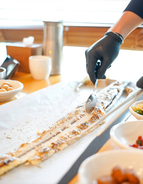 春心整条烤带鱼搭配桌边去骨服务