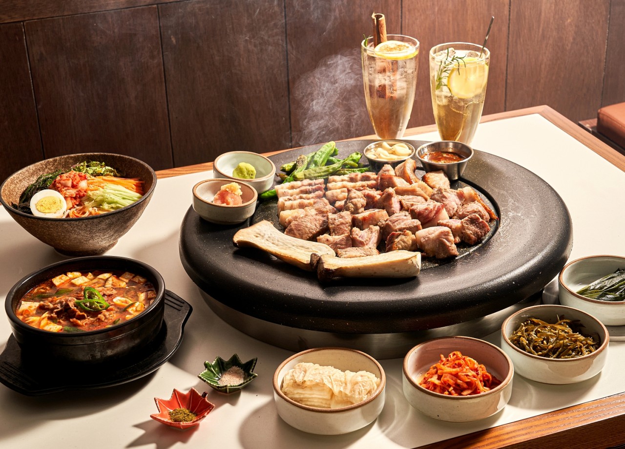 Autumn Leaves Magokのキムチチゲセットと豚肉グリル