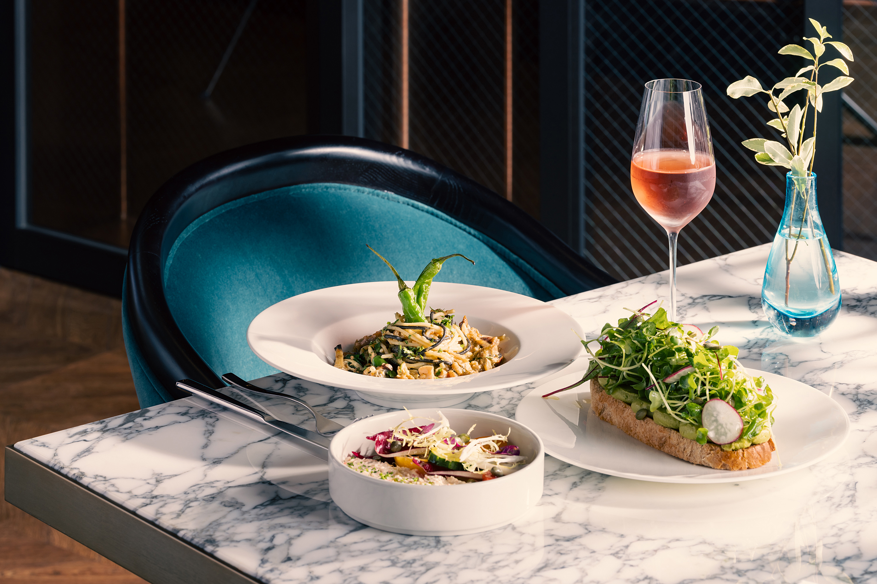 Brasserie 1783热气球主题酒吧与法式餐点