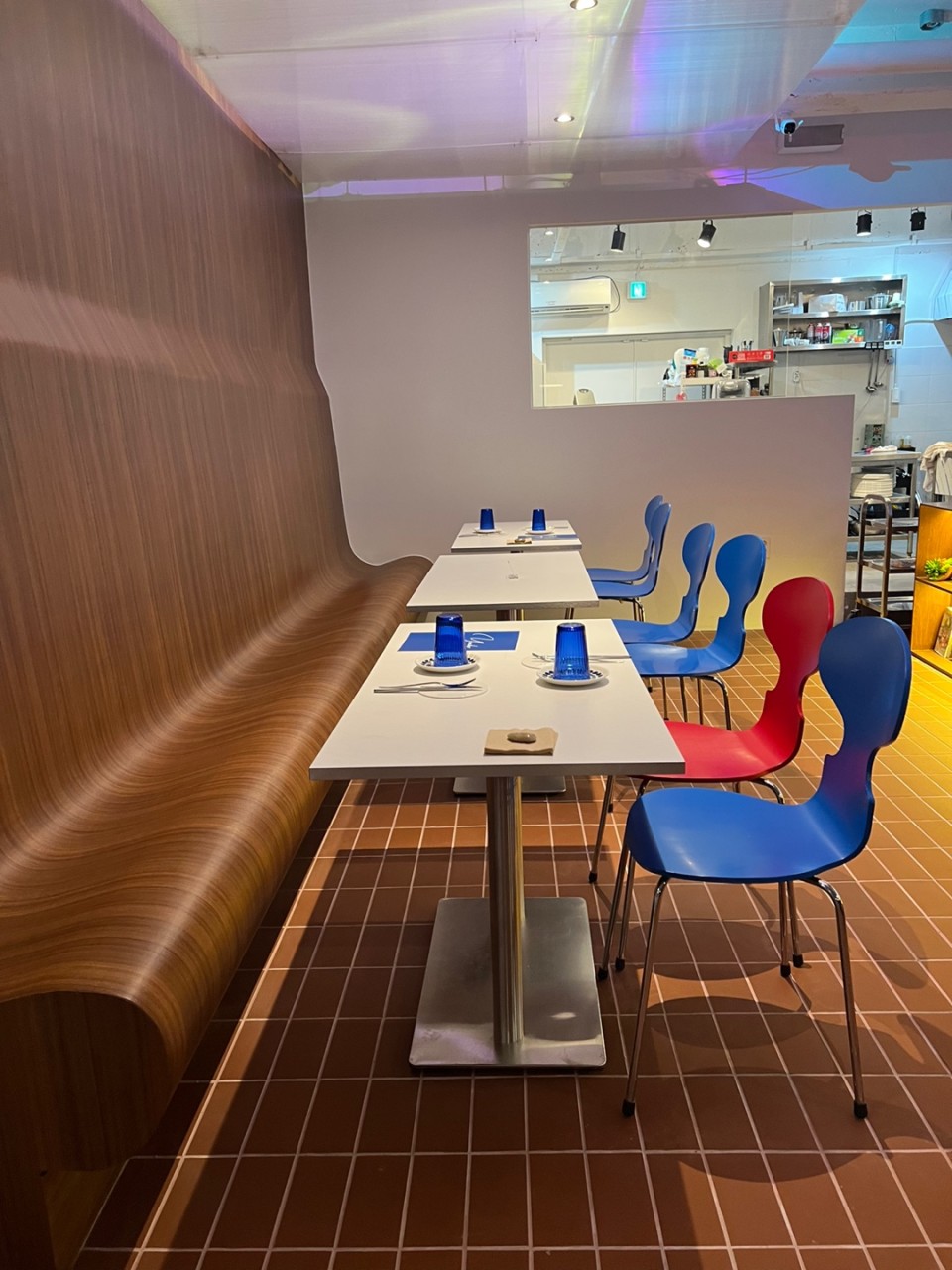 ヨンダー 大田 モダンフレンチの盛り付けとワイン