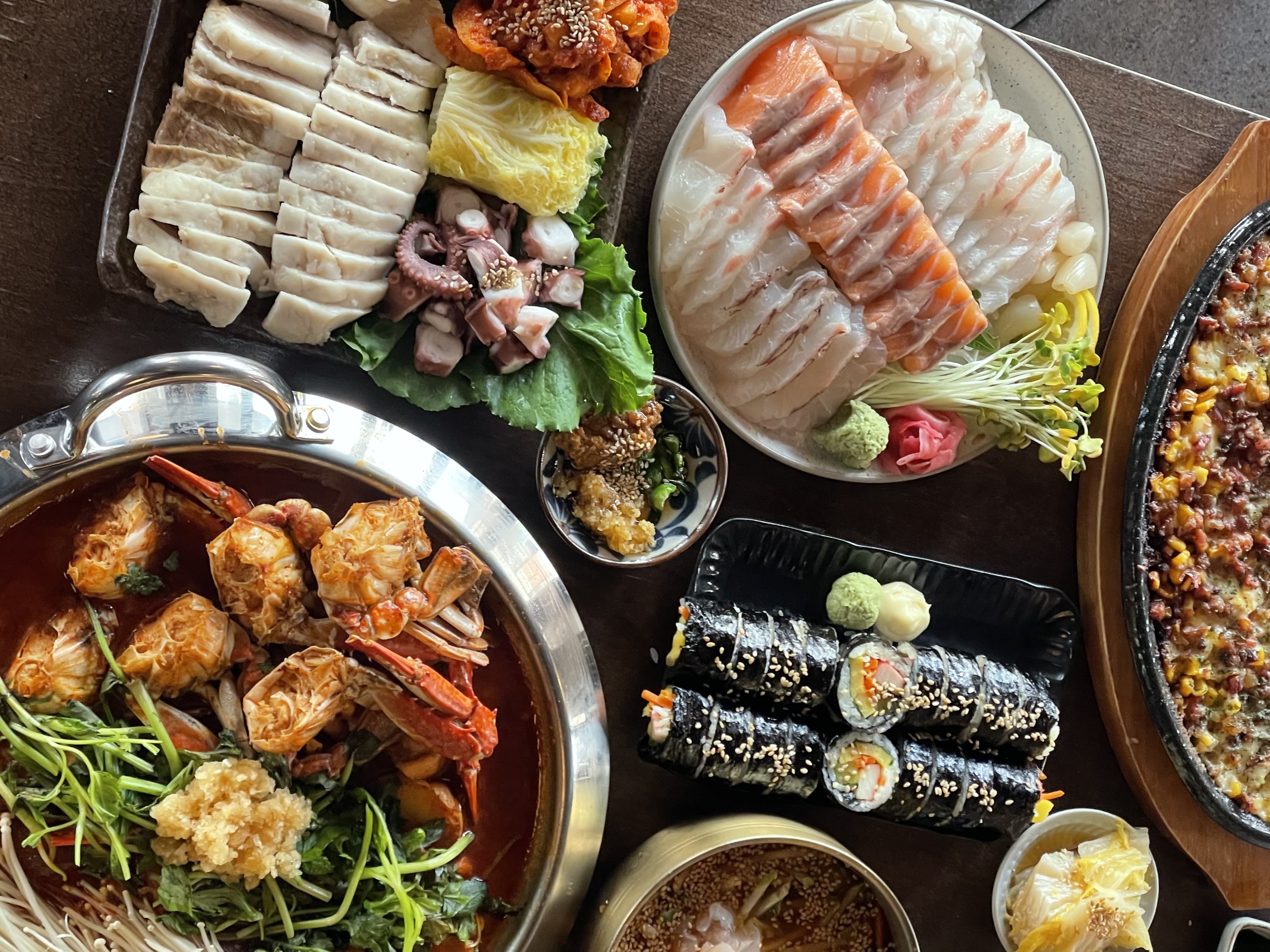 Badaphocha dolsum sashimi set and snacks