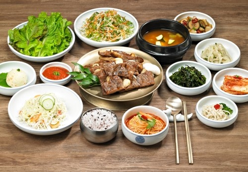 王妃家明洞中心店炭火排骨與生拌牛肉