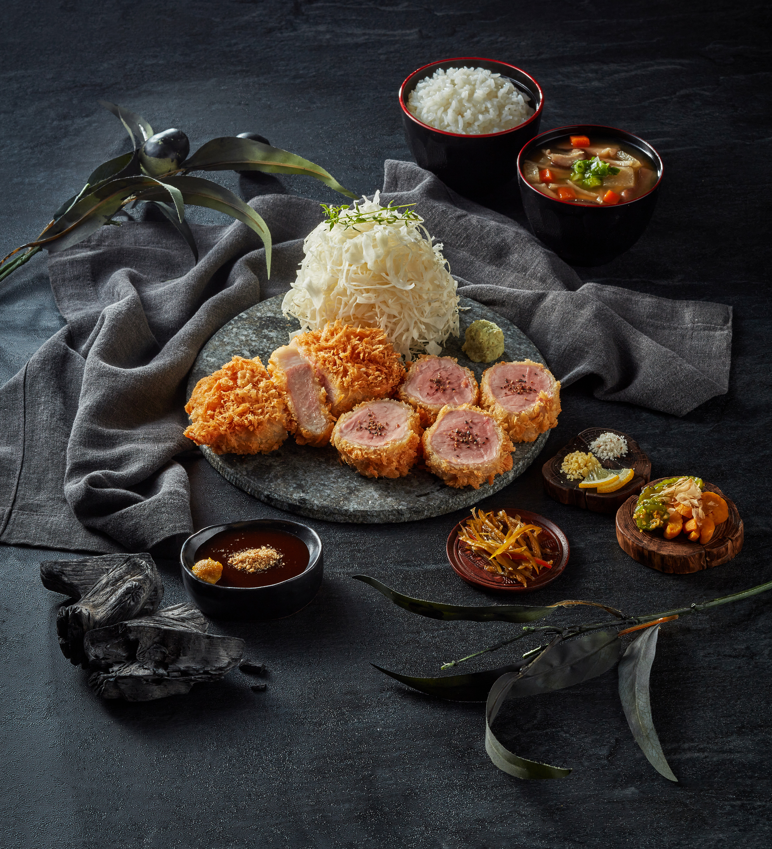 JUNGDON大田炸豬排，中粉紅色中心與酥脆外皮