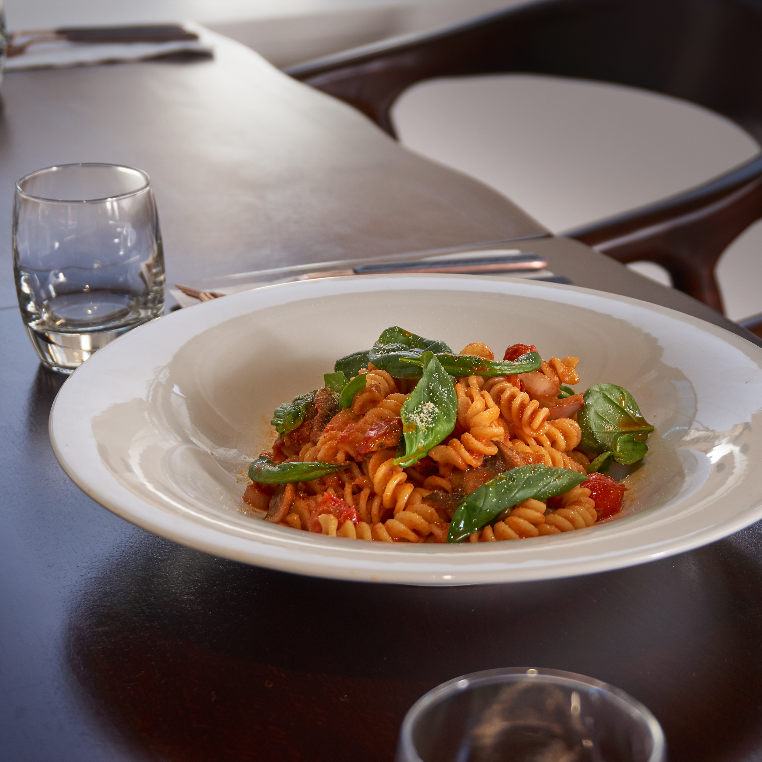 Mahina Vegan Table 翡翠色盤與植物為主的料理