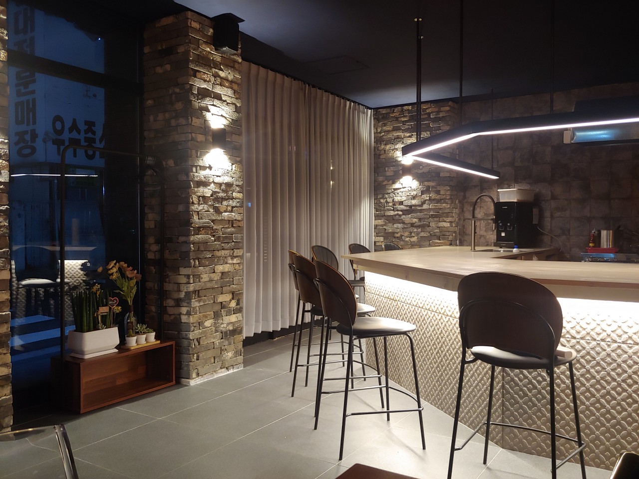 Bistro Alver intimate Italian home cooking table