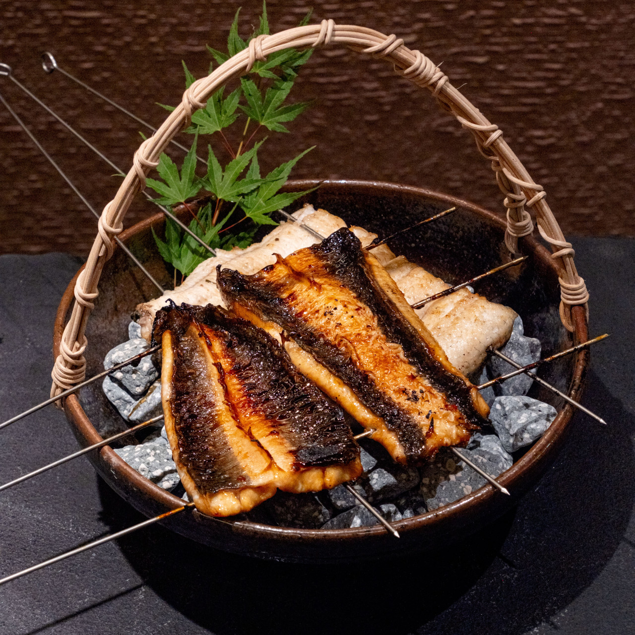 불끈 제철음식과 장어구이 コースの脂ののった鰻の切り身