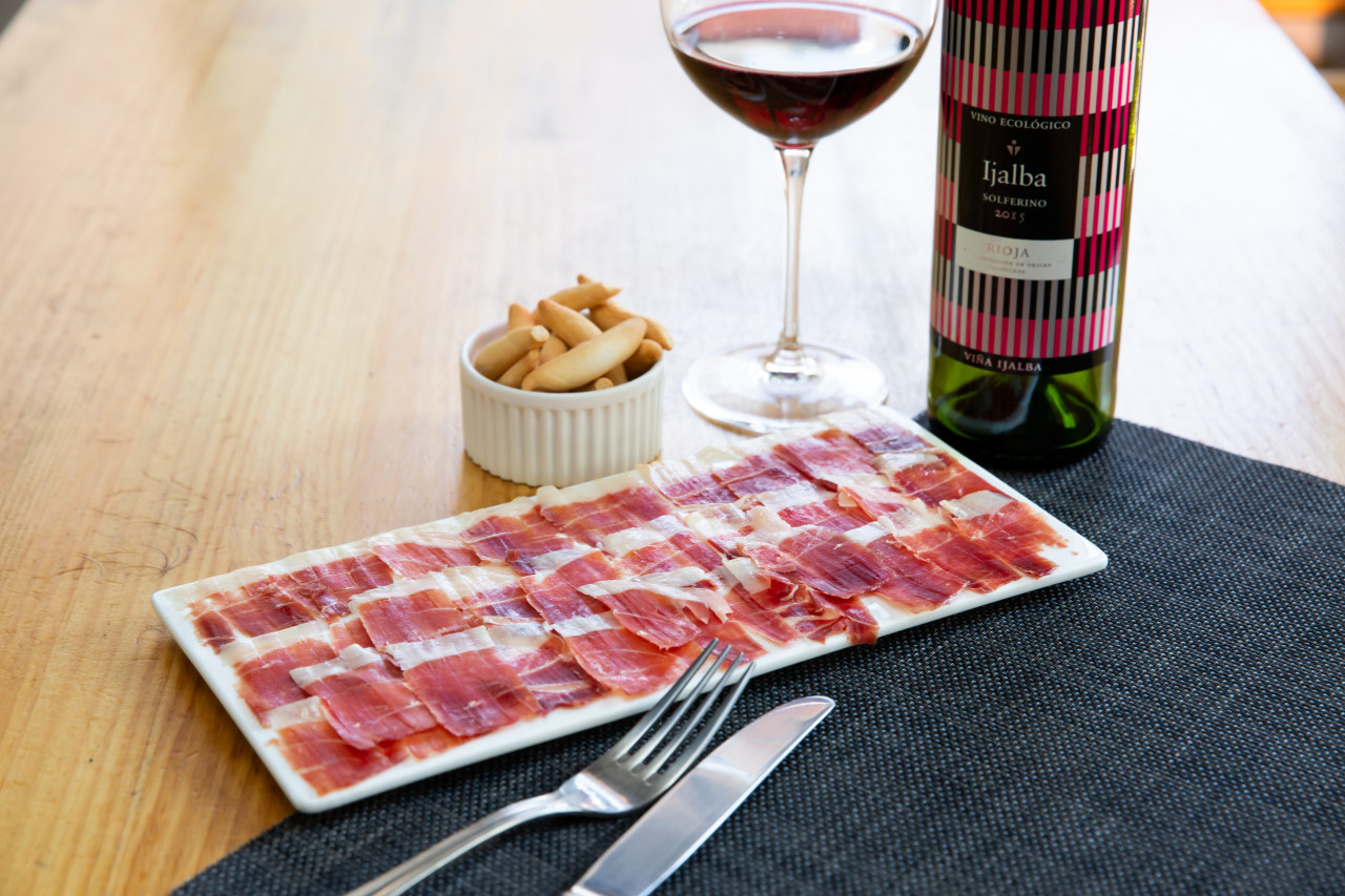 El Tapeo authentic Spanish dining near Nakseongdae