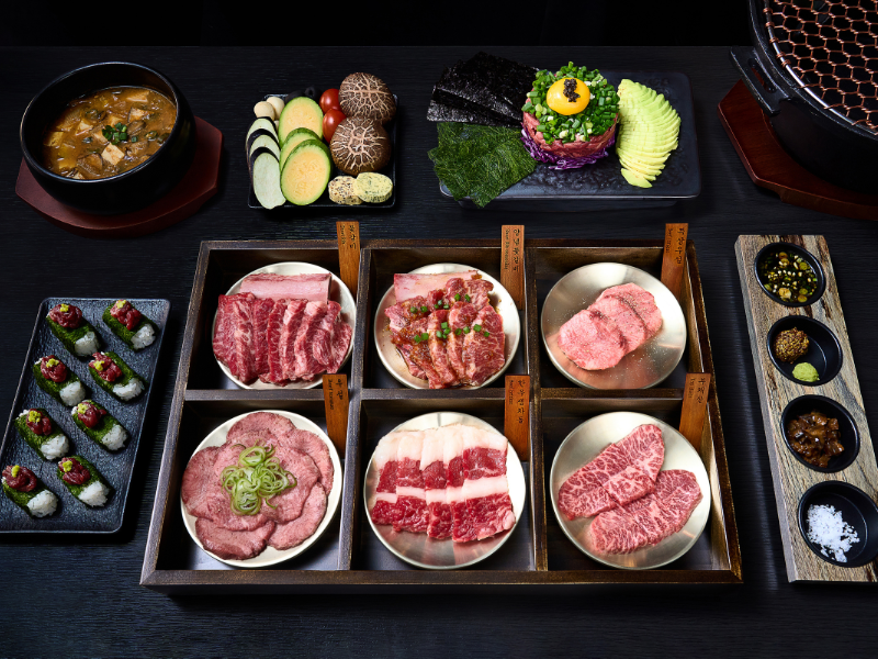 Guuigyu炭火燒烤的花肋排佐醬汁