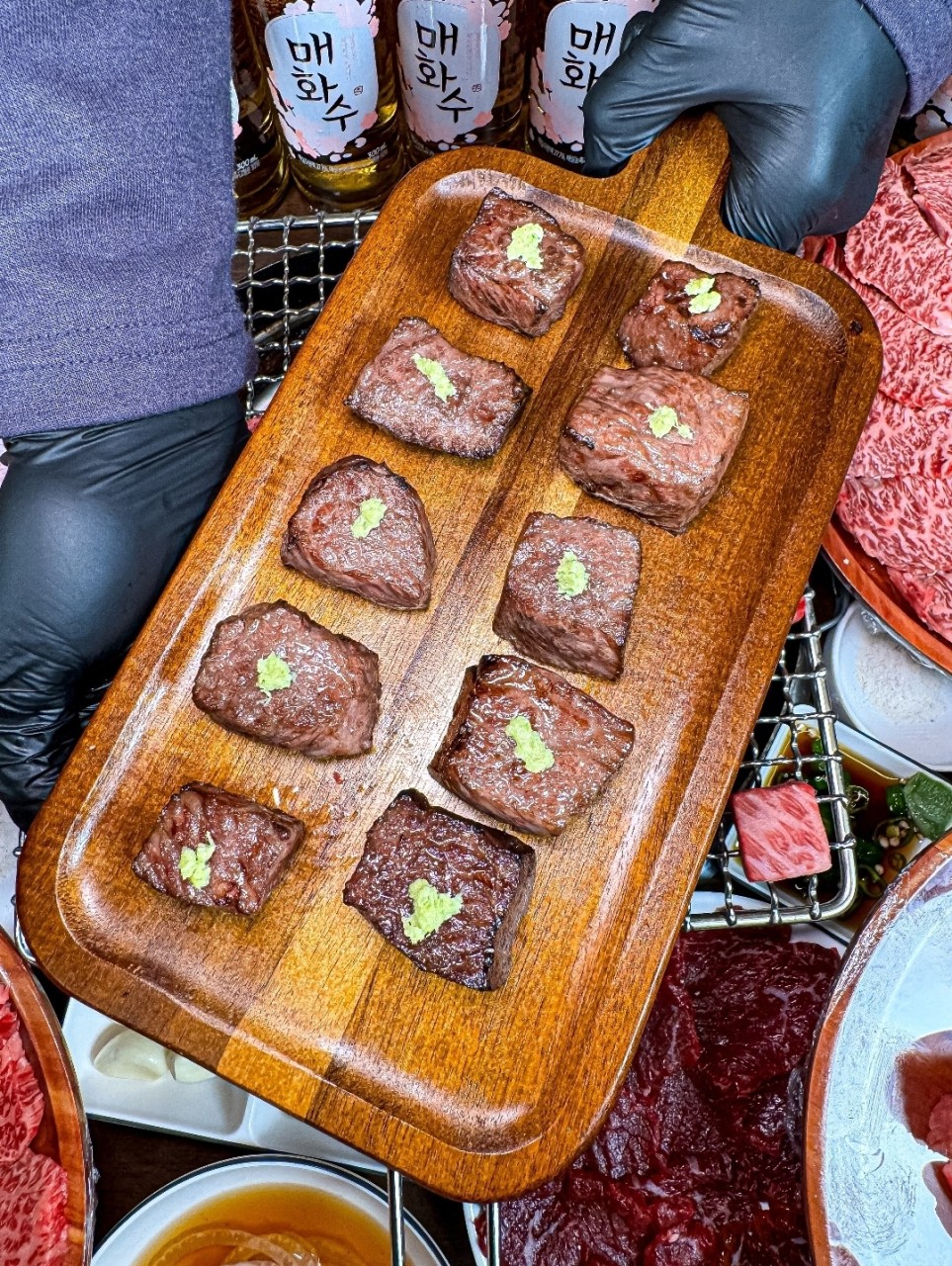 Neul Joeun Hanwoo table with premium beef cuts and banchan