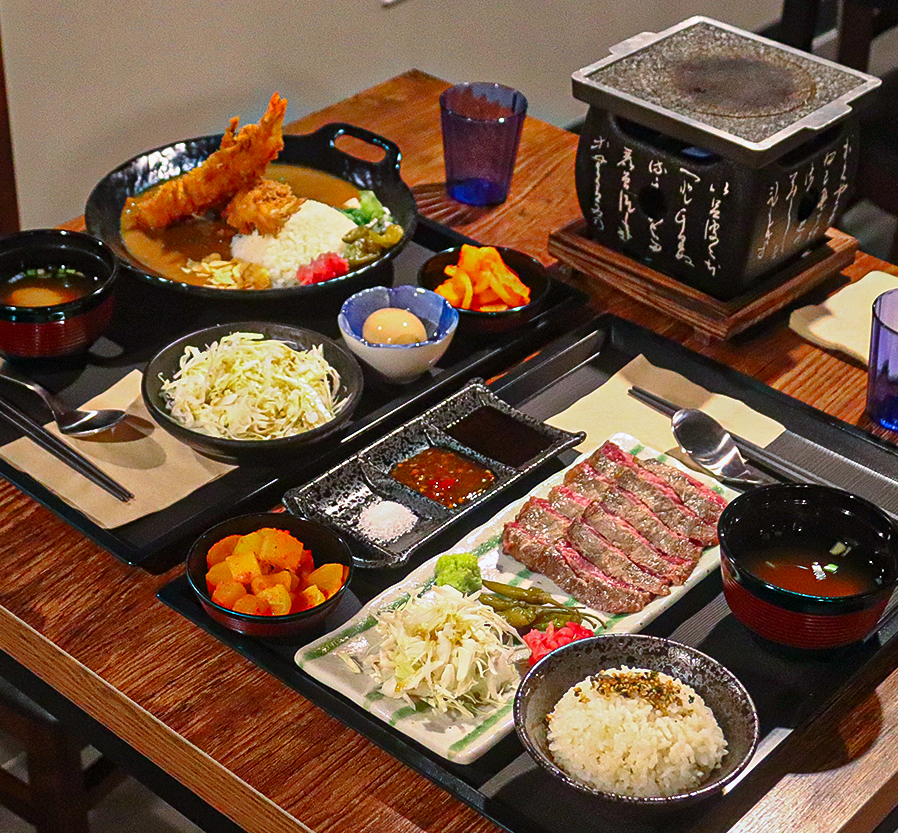 Furato成树的炸牛排和半熟蛋包饭