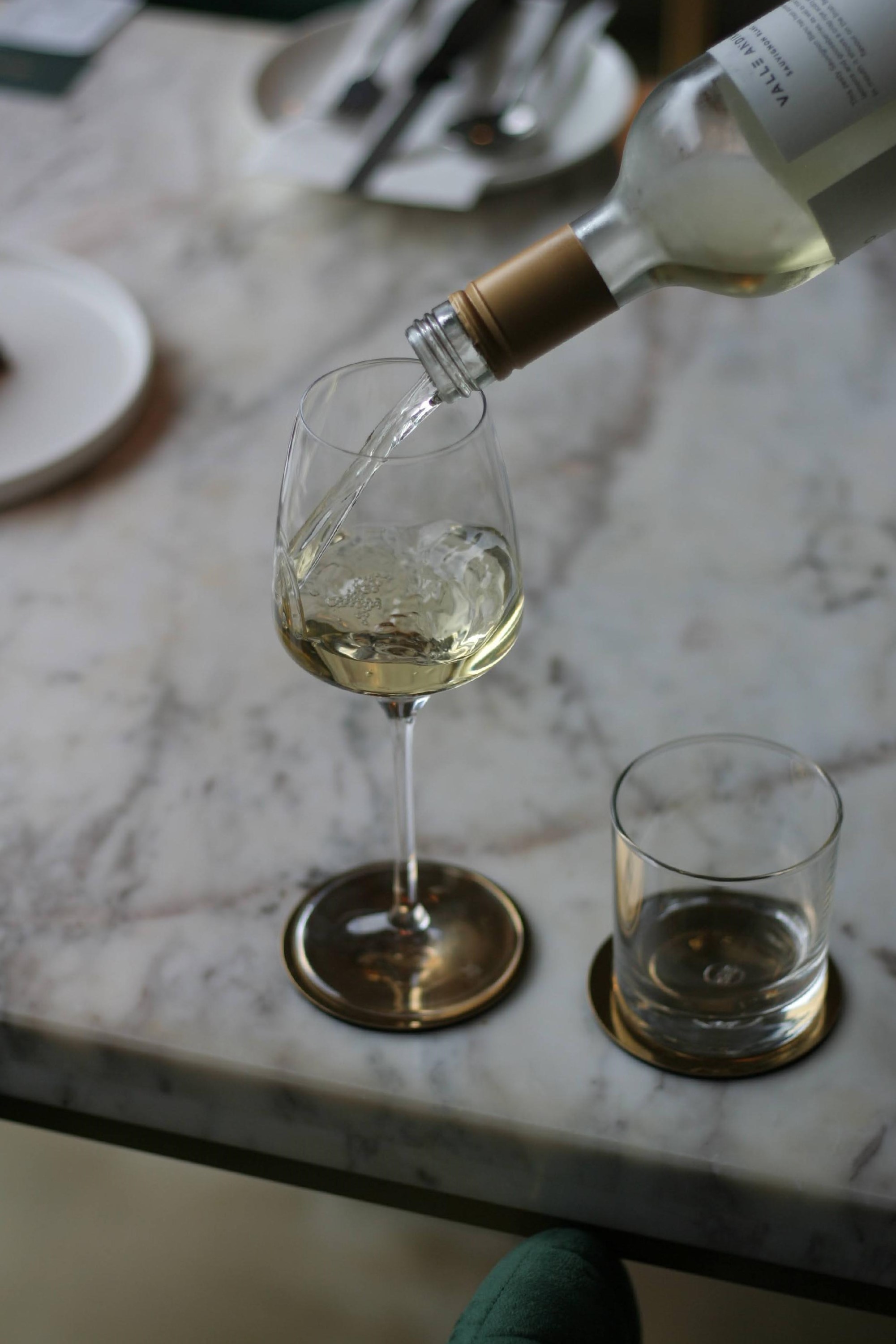 ソフトな照明の中で一卓限定コースを提供するRestaurant of Pyun