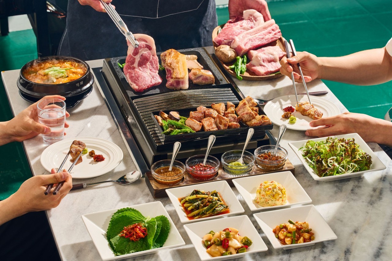 Nambu Seolleungの3段グリルとサイドディッシュ