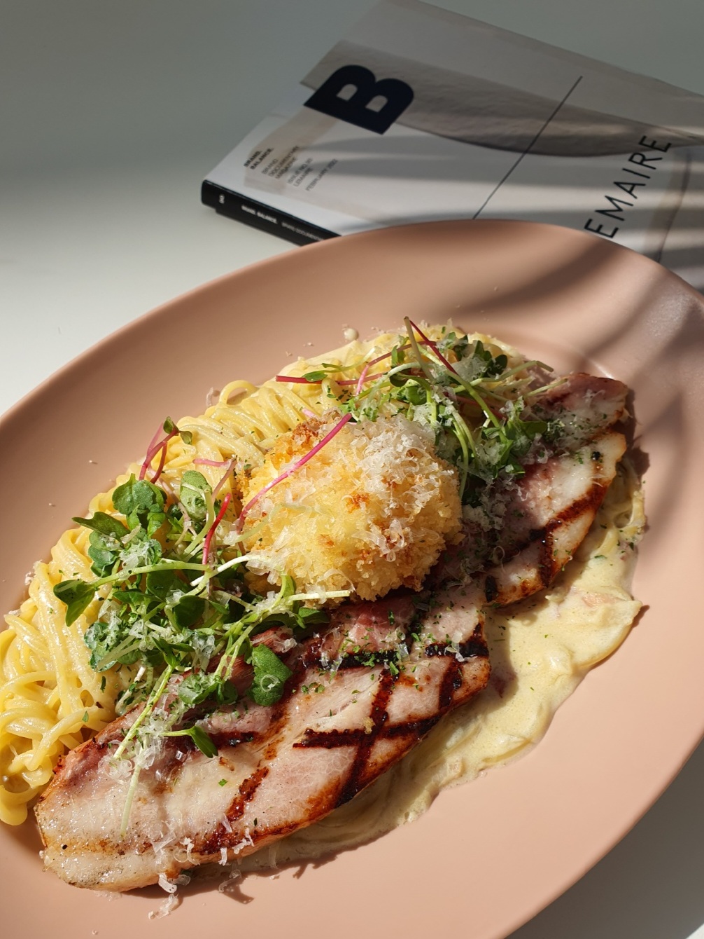 Teen Teen pink walls and sunny terrace in Gangnam