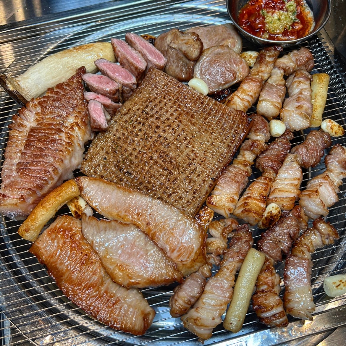 Sanggu 东莱店肉品柜和烧烤区