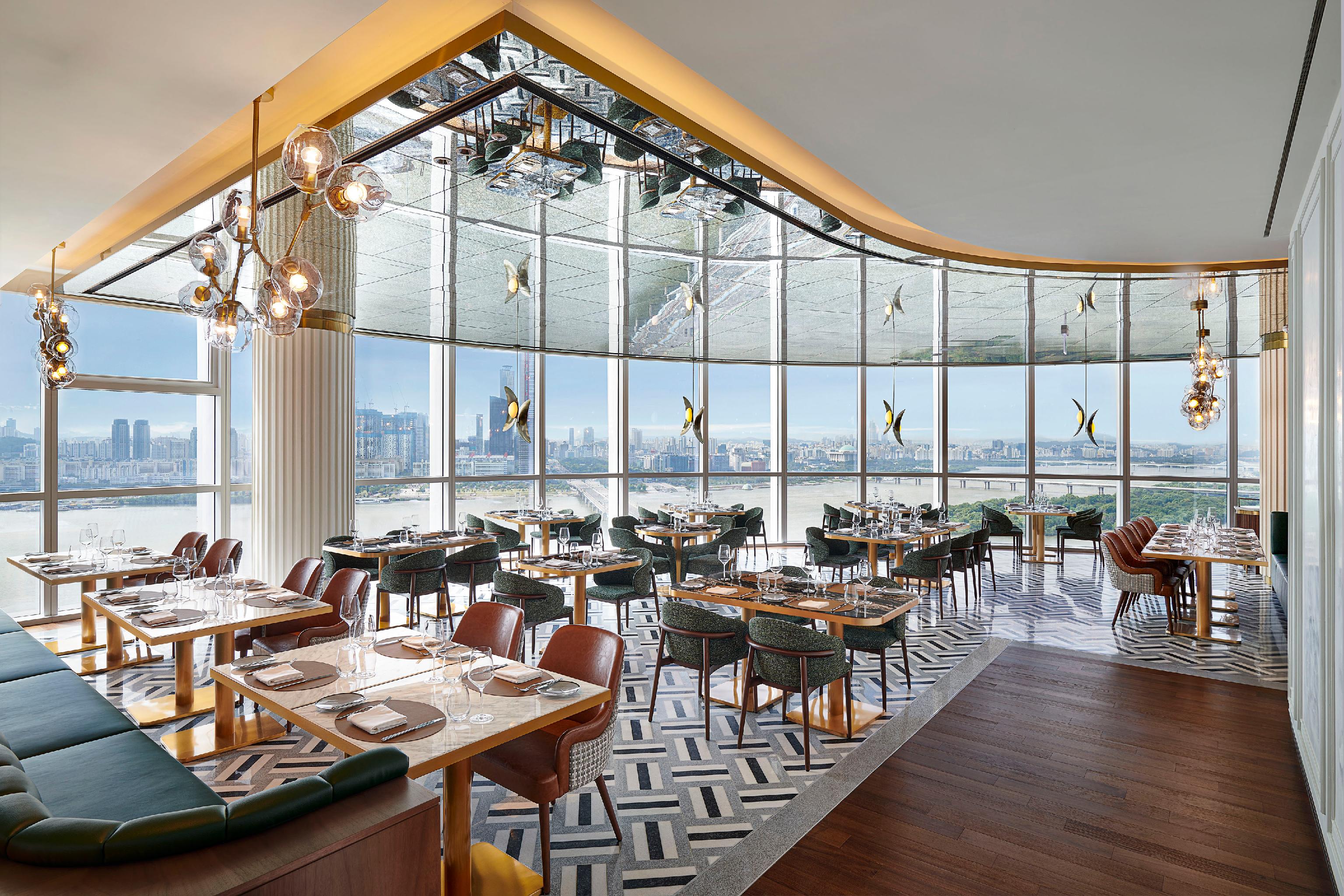 Hotel Naru Voisin French plates with skyline view