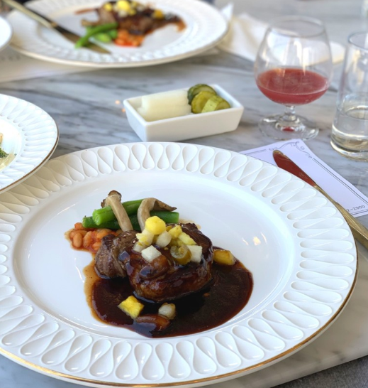 SPELLBOUND 靠近壽城沐湖的高樓用餐課程