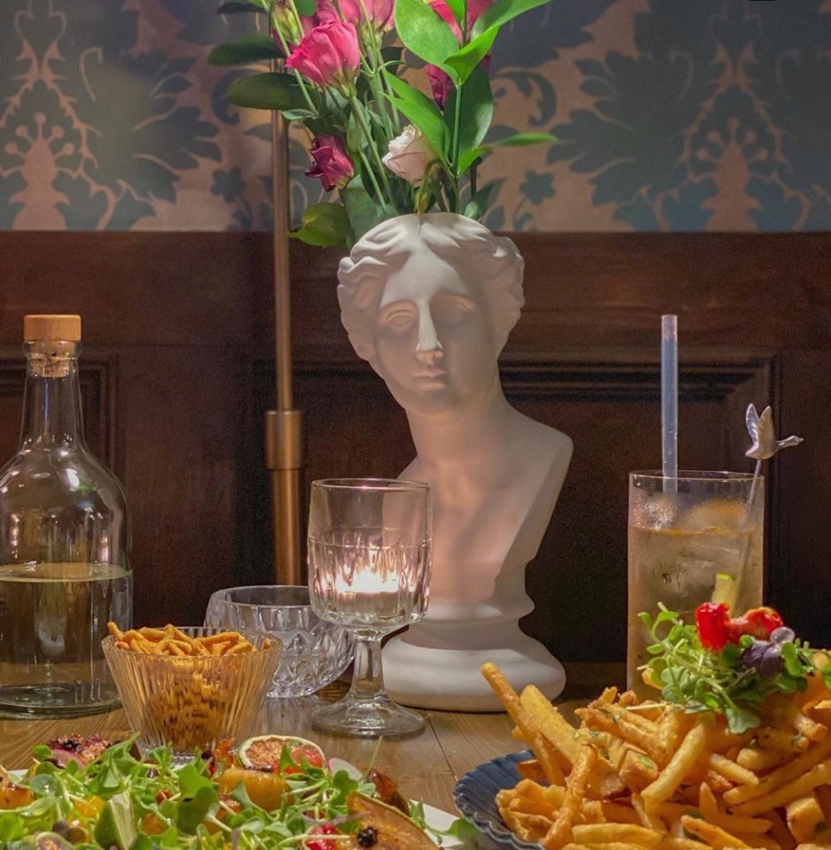 Analog Society温馨灯光餐厅，意面与葡萄酒